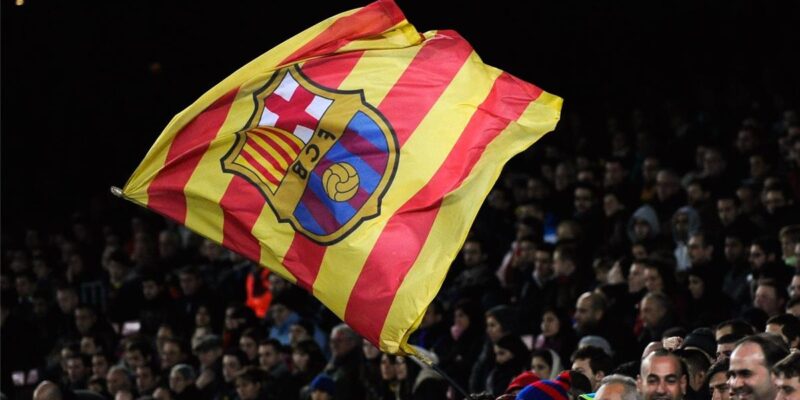 صديقة لاعب برشلونة تثير الجدل حول رحيله على مواقع التواصل الاجتماعي