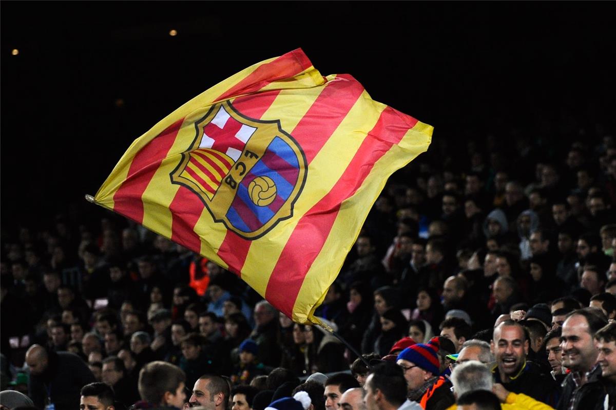 صديقة لاعب برشلونة تثير الجدل حول رحيله على مواقع التواصل الاجتماعي