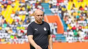 حسام حسن يتابع مواجهة الأهلي ومودرن سبورت في بداية الدوري المصري