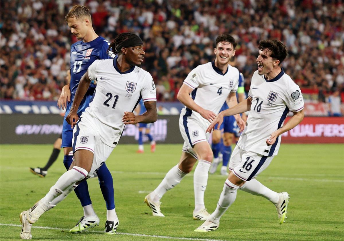 إنجلترا تواصل تألقها وتحقق فوزًا ساحقًا على صربيا بخماسية في تصفيات كأس العالم