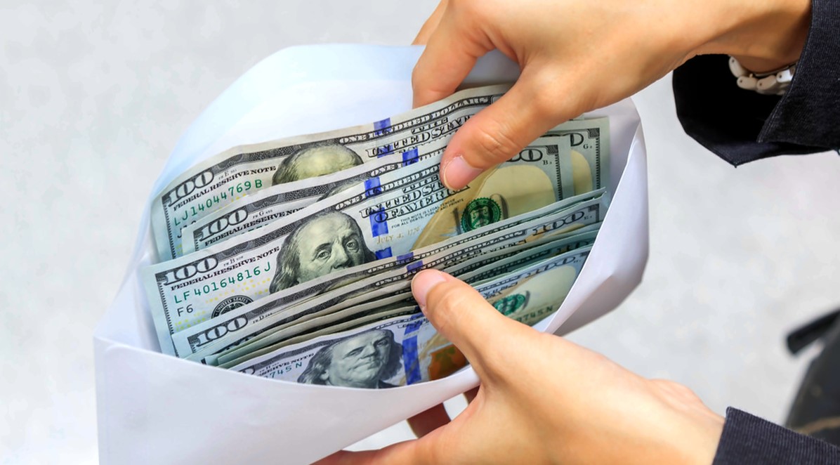 10,000 dollar بكام؟ سعر الدولار مقابل الليرة السورية في منتصف التعاملات البنكية اليوم 13-9-2025