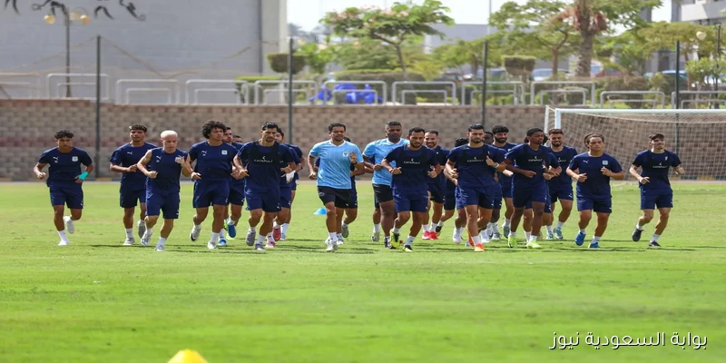 كامل أبو علي يشجع لاعبي المصري قبل مباراة الزمالك