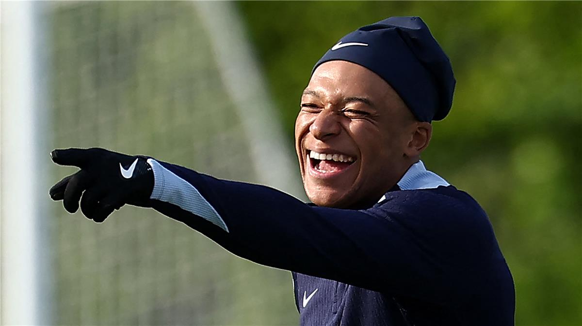 مبابي يسعى لإفشال خطة ليفربول في التعاقد مع بديل محمد صلاح