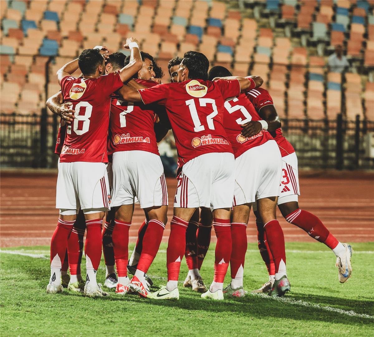 مدرب عالمي يكشف عن خليفة ريبيرو في الأهلي عبر إنستجرام