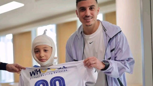 نادي بيراميدز يزور مستشفى أهل مصر لدعم ضحايا الحروق