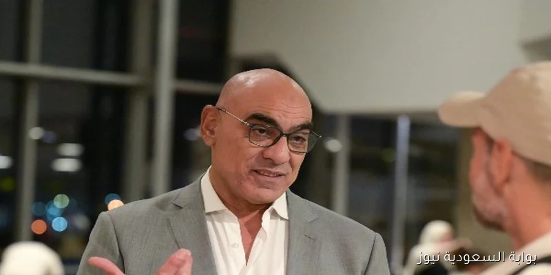 هشام نصر وجون إدوارد يساندان لاعبي الزمالك قبل مباراة بيراميدز