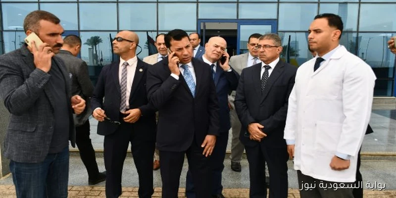 وزير الشباب يزور مصابي حادث انقلاب ميني باص في طريق العاصمة الإدارية